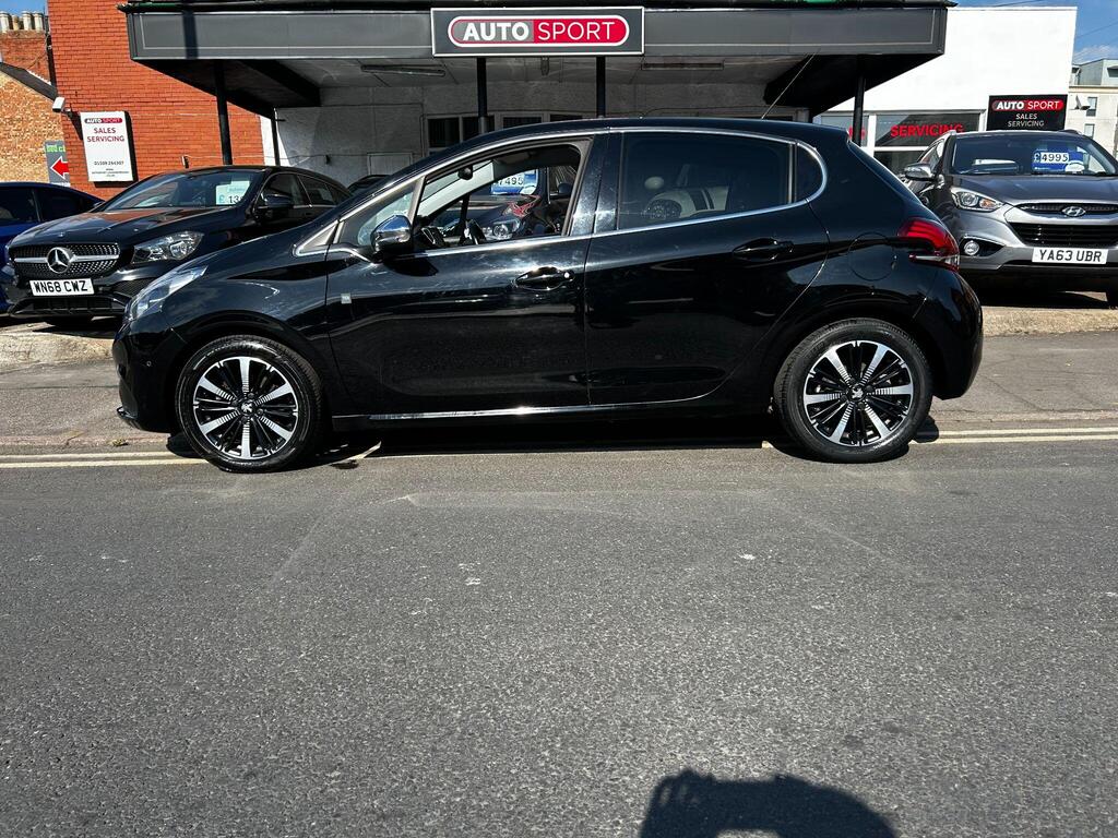 Peugeot 208 Hatchback 1.2 PureTech Tech Edition Euro 6 (s/s) 5dr