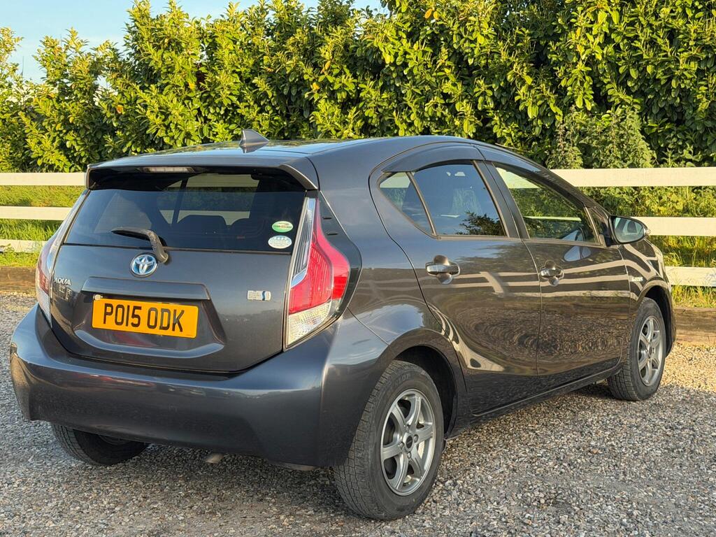2015 Toyota Aqua thumbnail 14