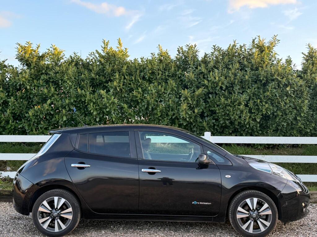 2015 Nissan Leaf thumbnail 11