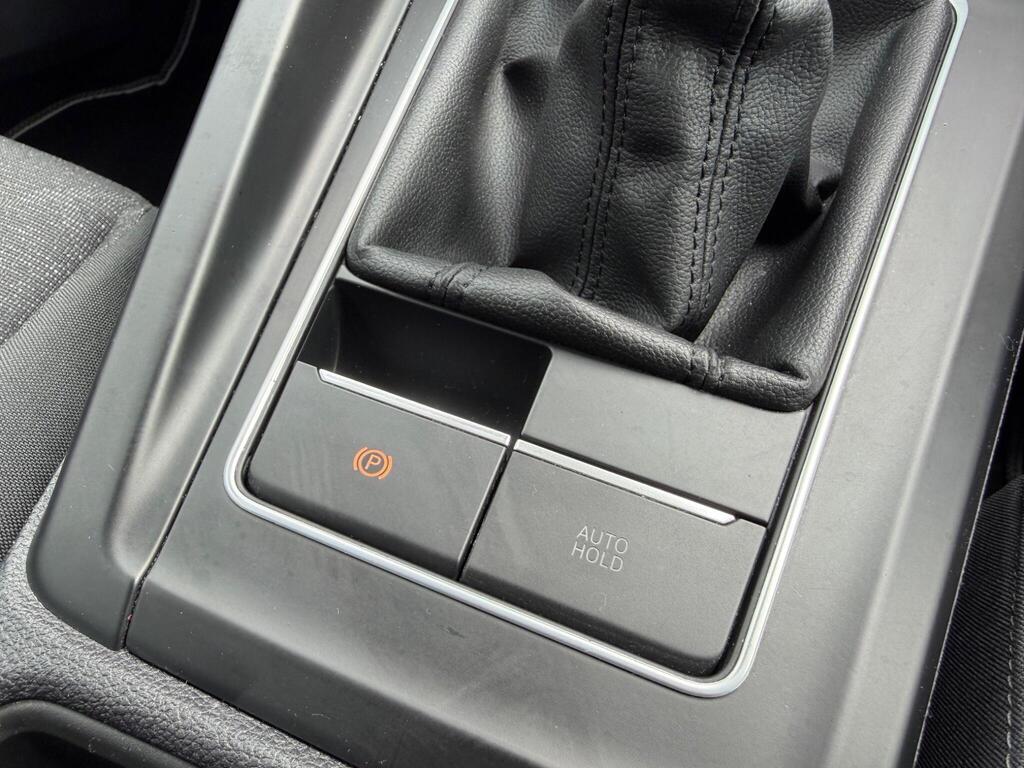 2023 Volkswagen Golf thumbnail 23