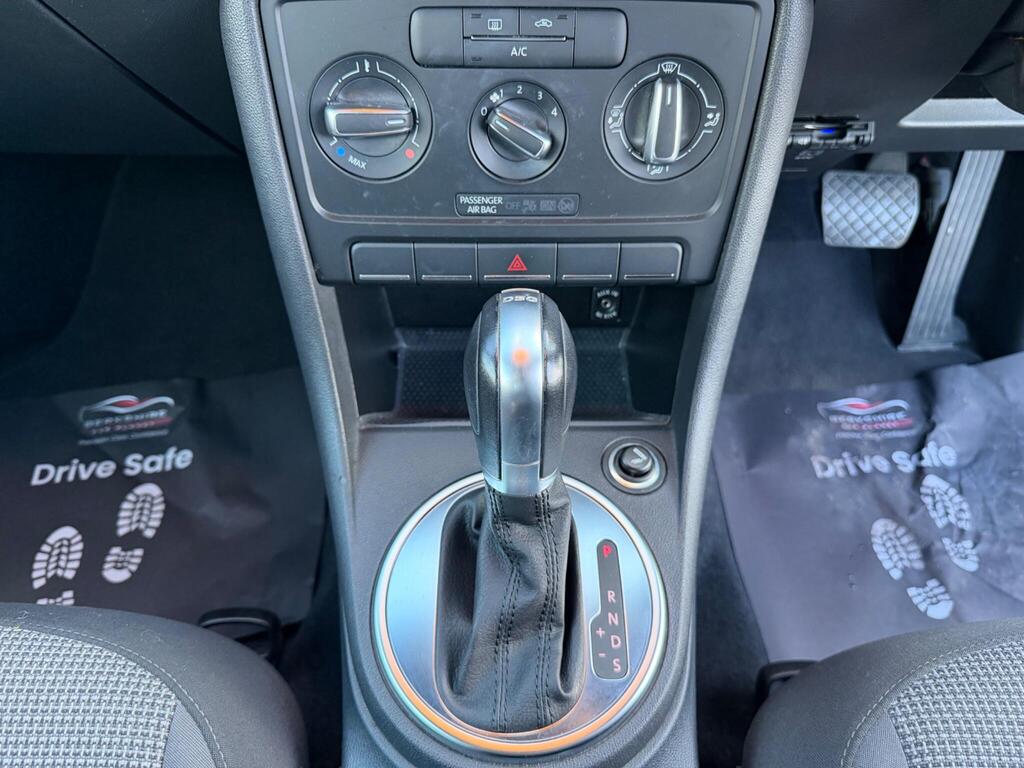 2014 Volkswagen Beetle thumbnail 15