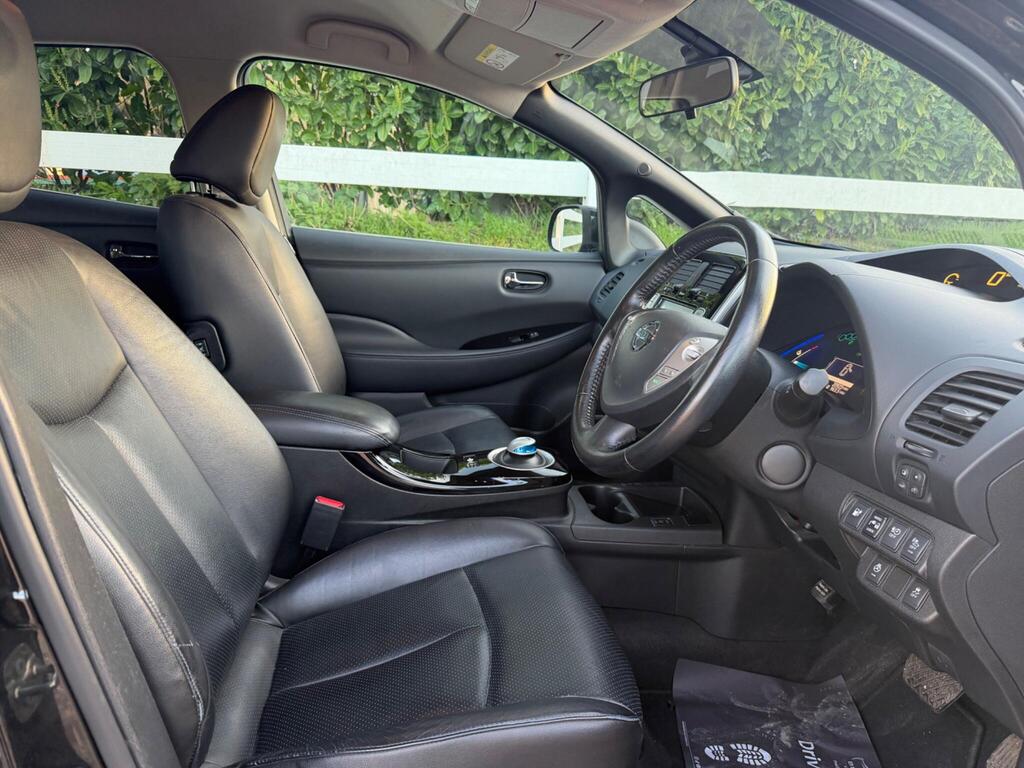 2015 Nissan Leaf thumbnail 18