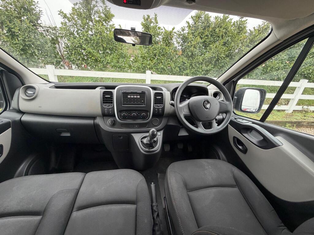 2019 Renault Trafic thumbnail 18