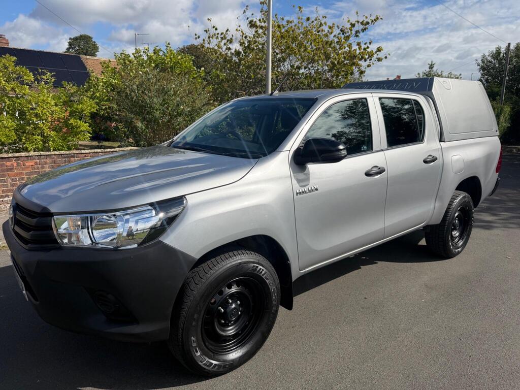 Toyota Hilux Pickup 2.4 D-4D Active 4WD Euro 6 (s/s) 4dr