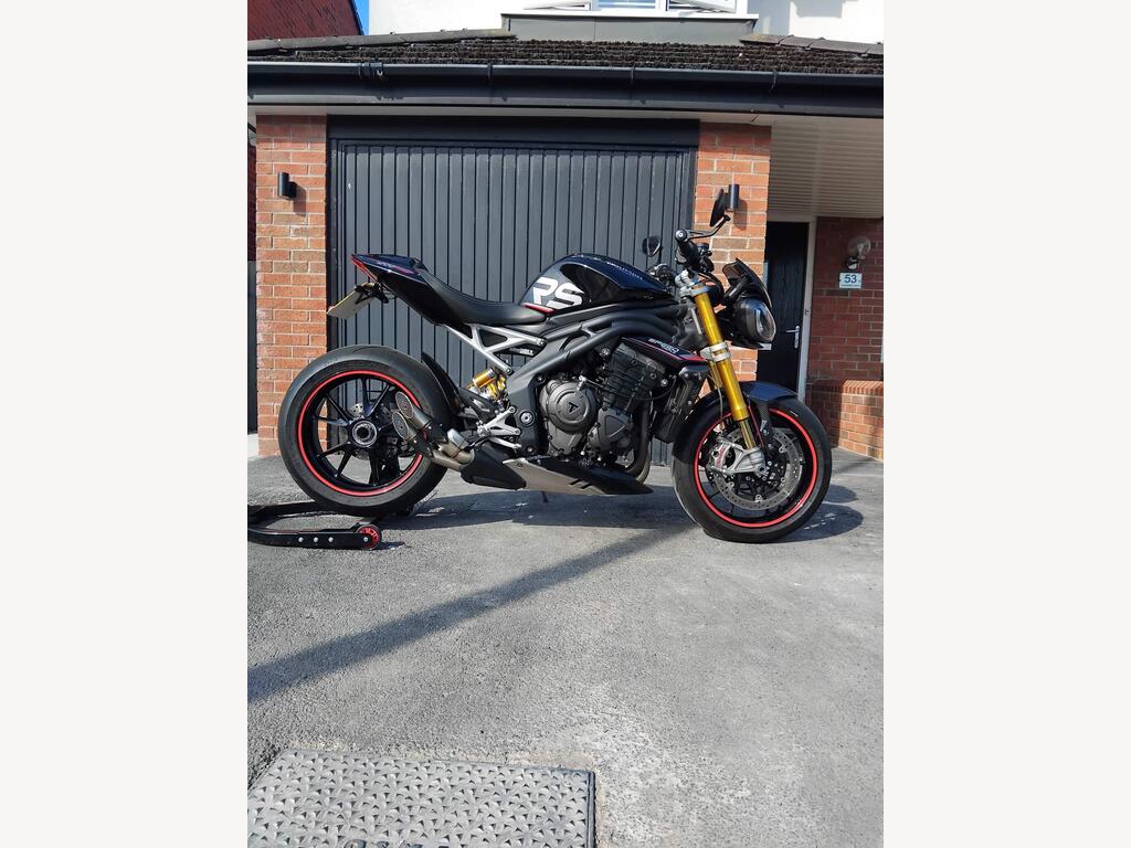 Triumph Speed Triple 1200