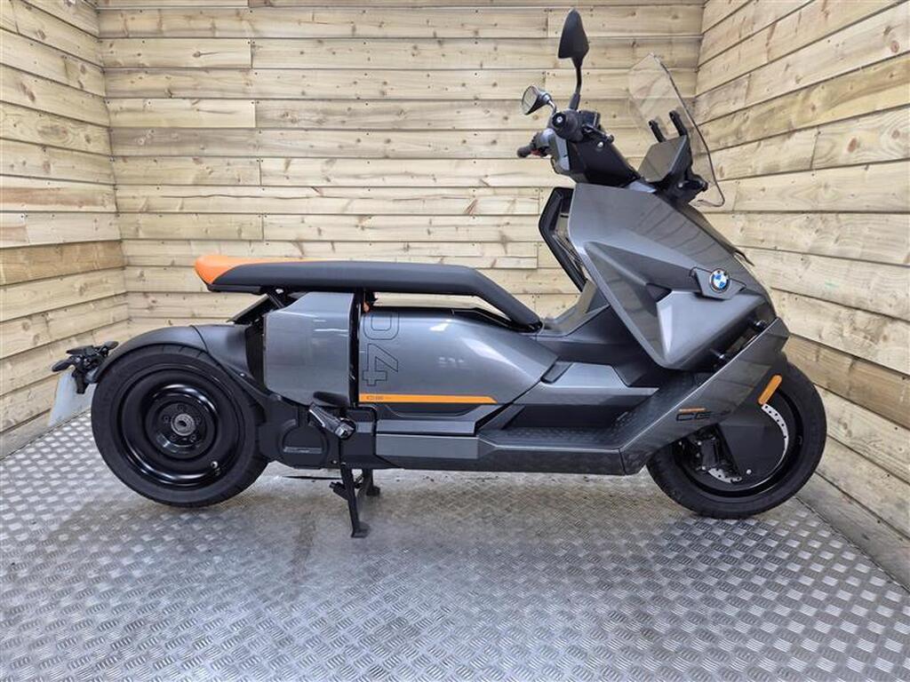 BMW CE 04