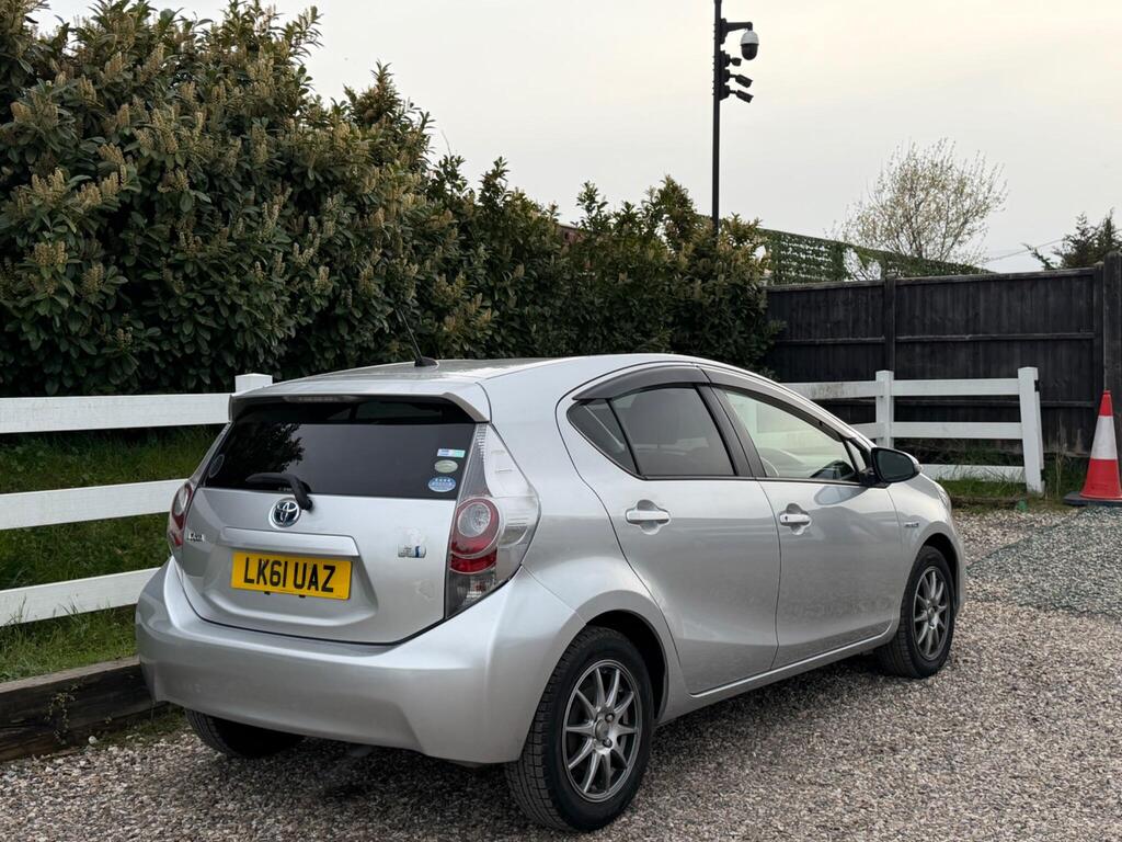 2012 Toyota Aqua thumbnail 15