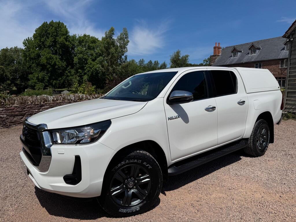 Toyota Hilux Pickup 2.4 D-4D Icon 4WD Euro 6 (s/s) 4dr