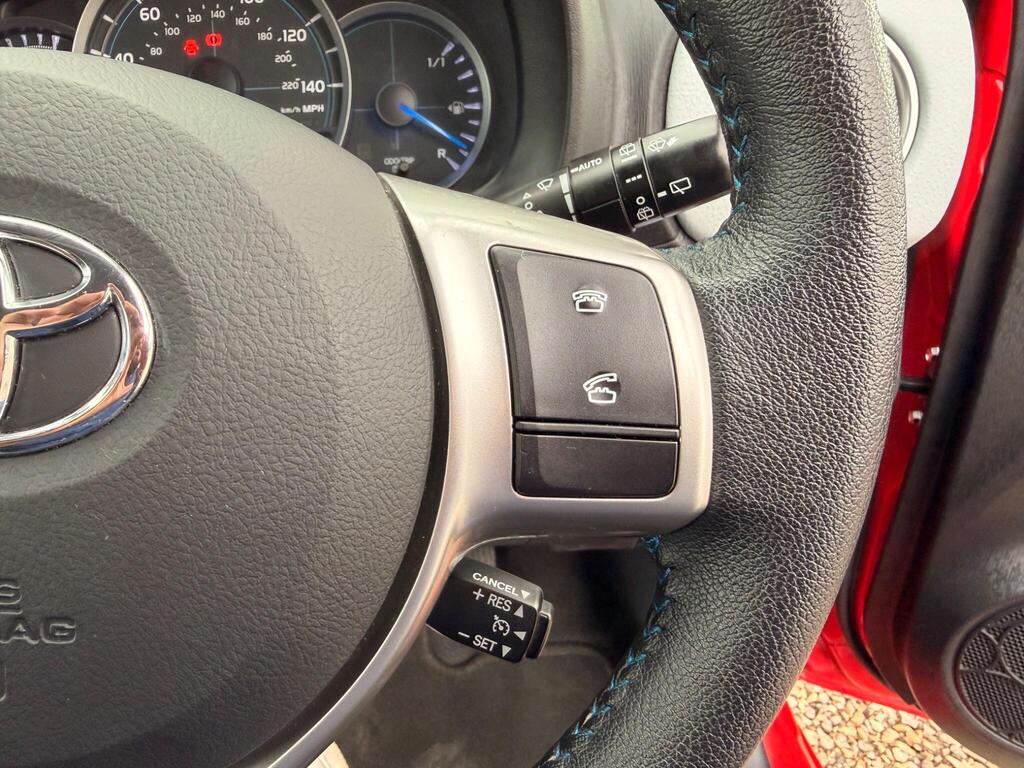 2014 Toyota Yaris thumbnail 33