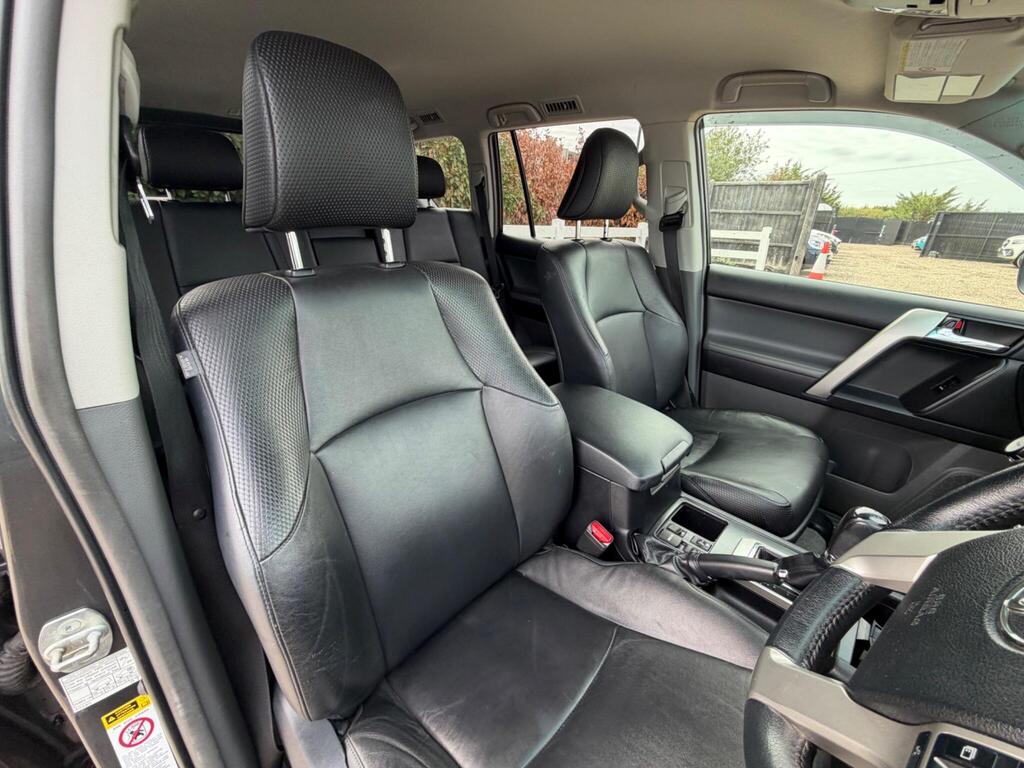 2010 Toyota Land Cruiser thumbnail 23