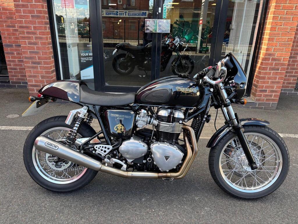 Triumph Thruxton 900