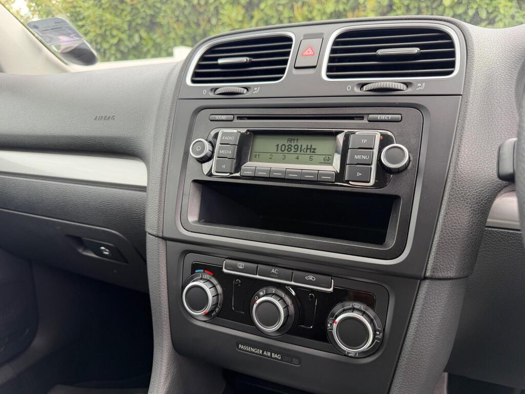 2010 Volkswagen Golf thumbnail 23