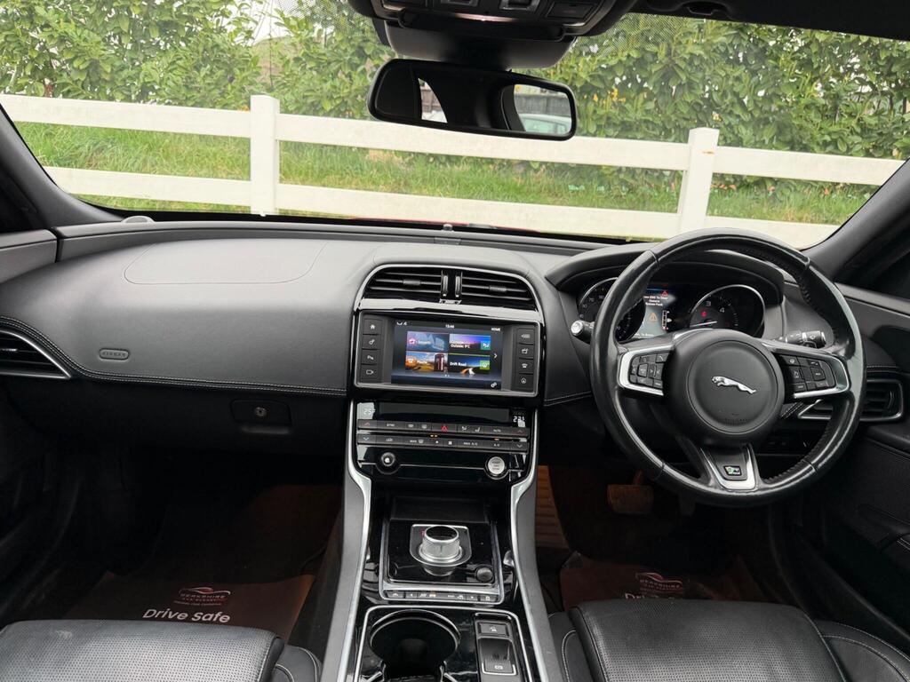 2015 Jaguar XE thumbnail 16