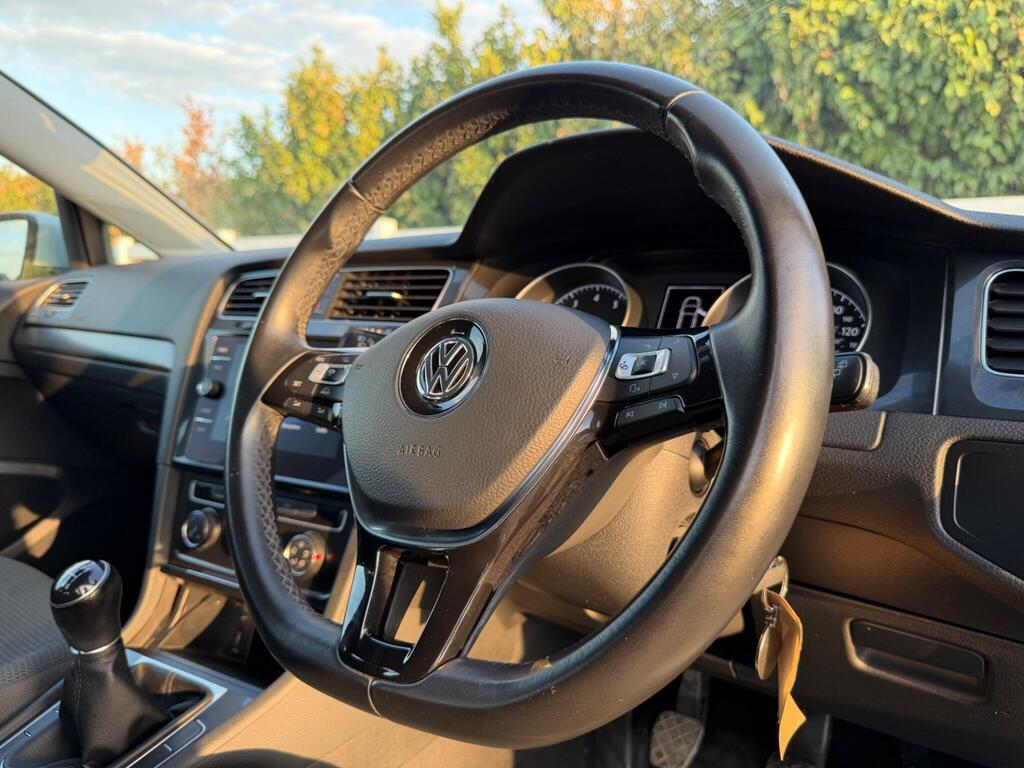 2018 Volkswagen Golf thumbnail 39