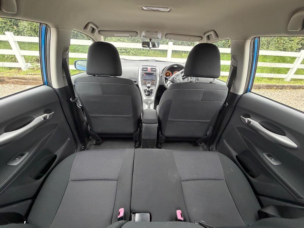 2012 Toyota Auris thumbnail 26