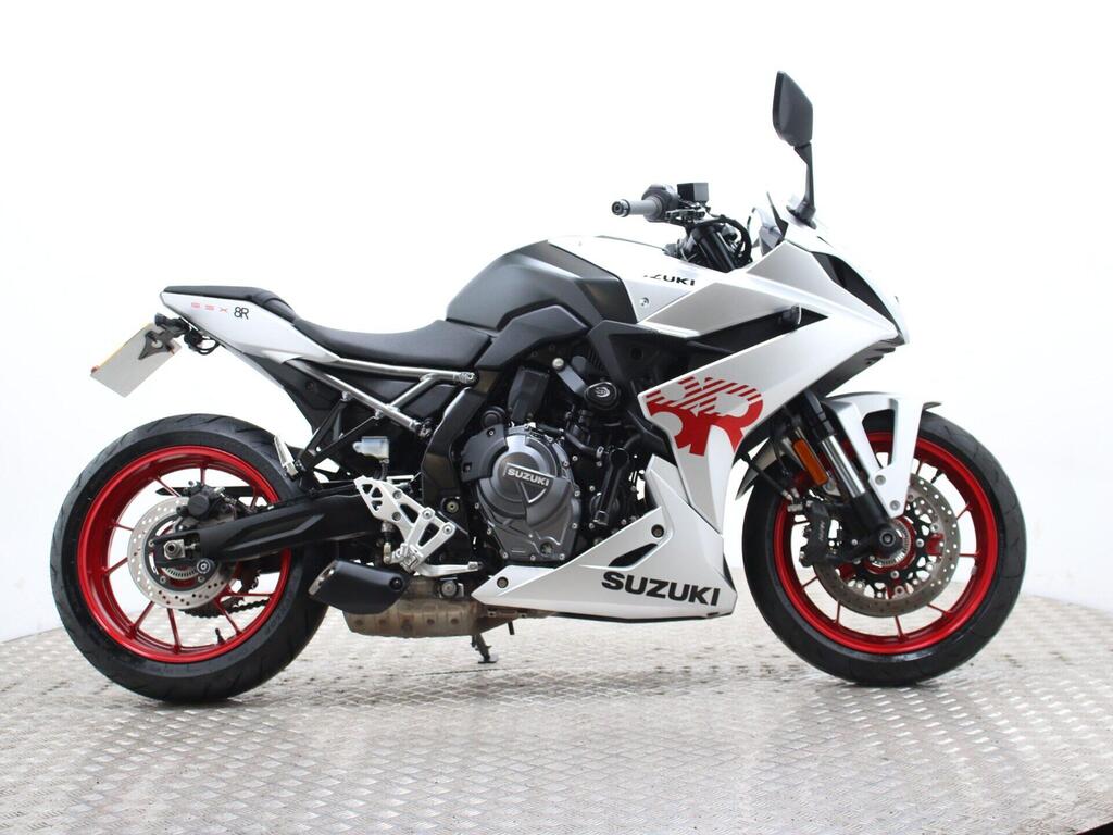 Suzuki GSX-8R