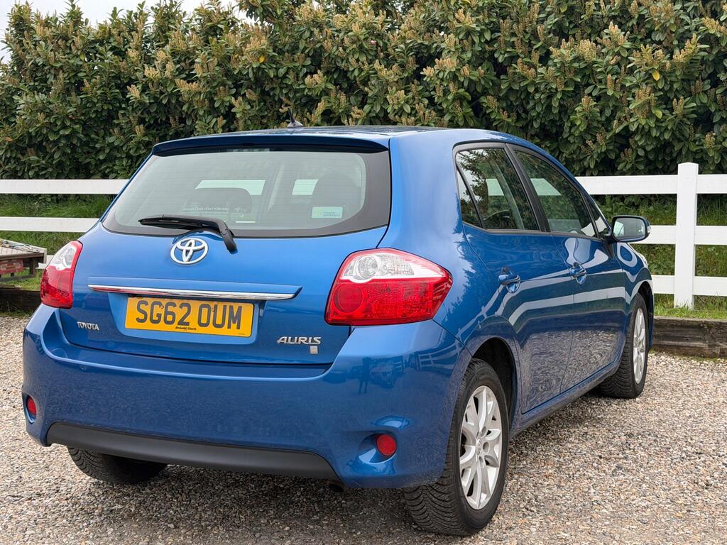 2012 Toyota Auris thumbnail 17