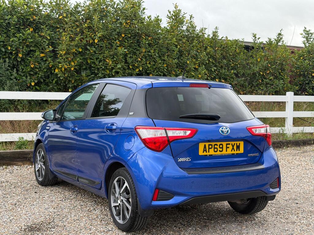 2020 Toyota Yaris thumbnail 9