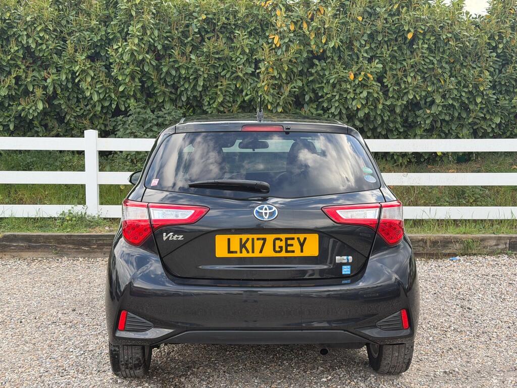 2017 Toyota Yaris thumbnail 10
