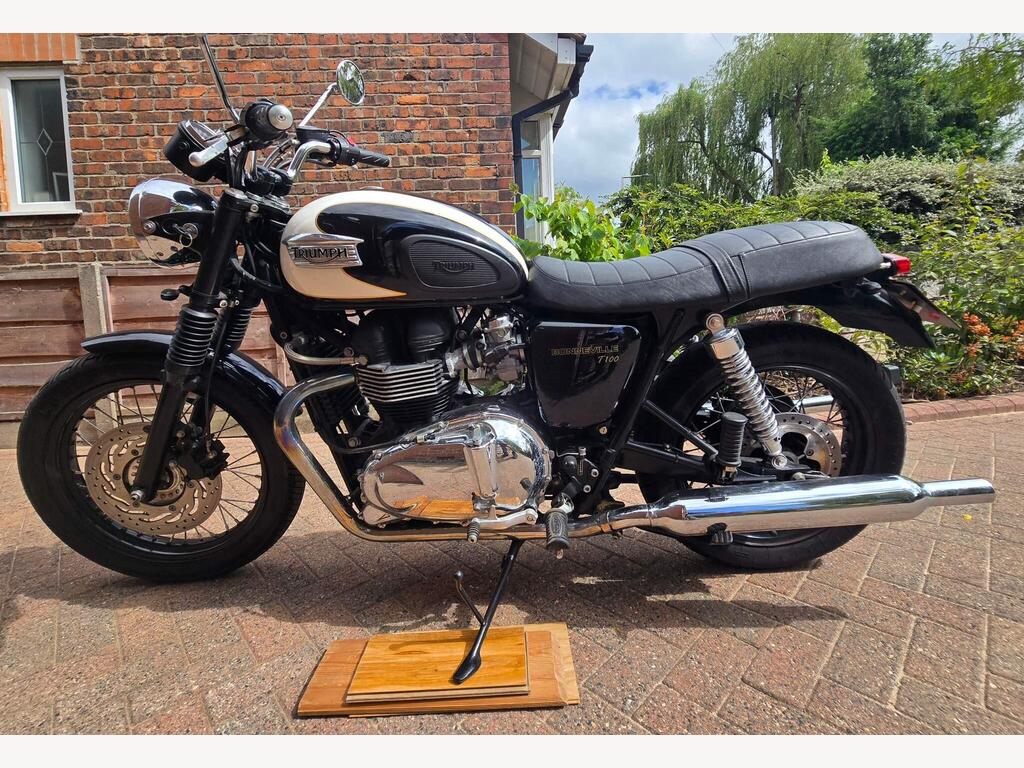 Triumph Bonneville T100