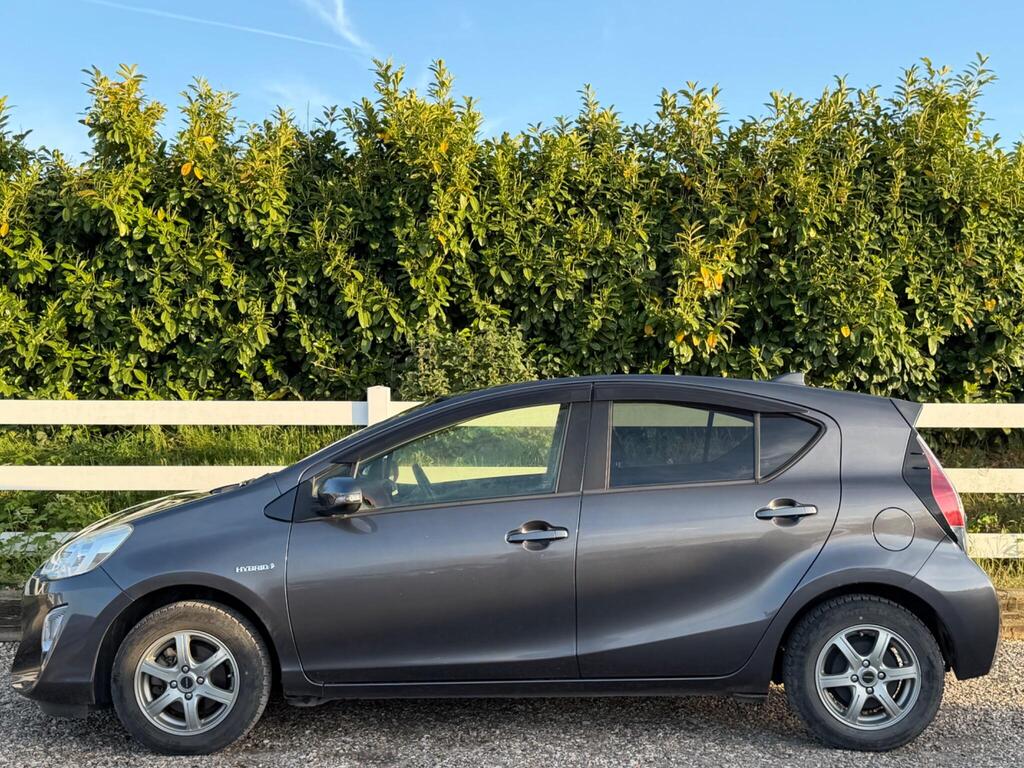 2015 Toyota Aqua thumbnail 10