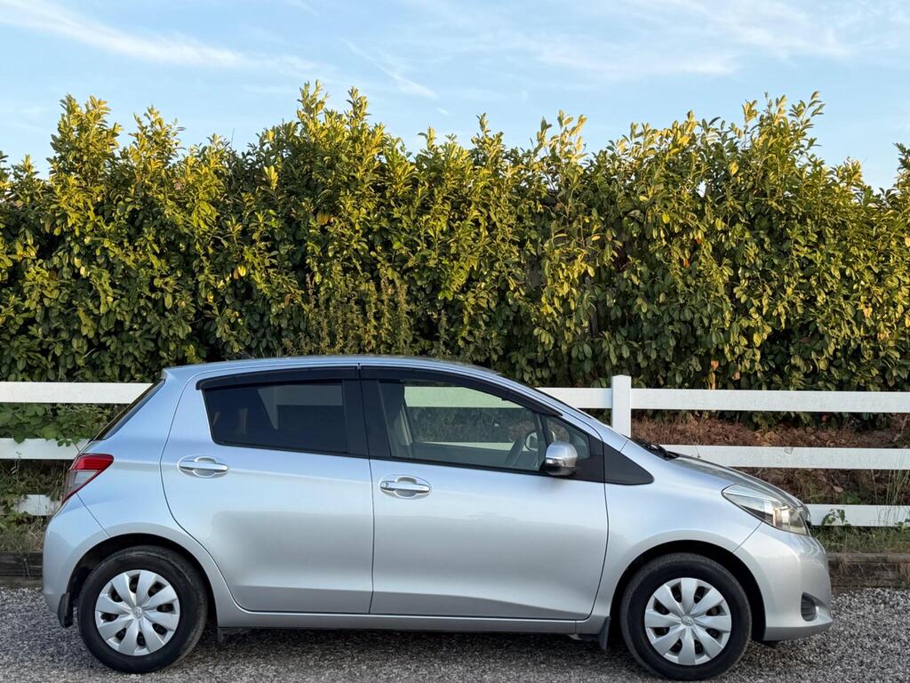 2013 Toyota Yaris thumbnail 11
