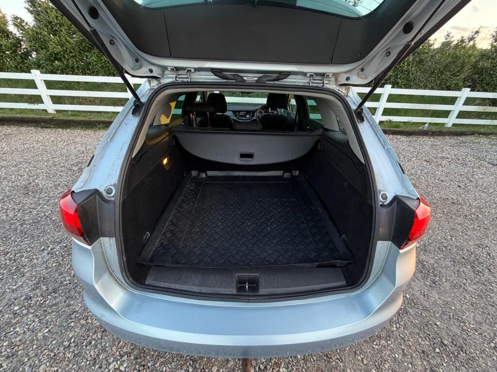 2018 Vauxhall Astra thumbnail 25
