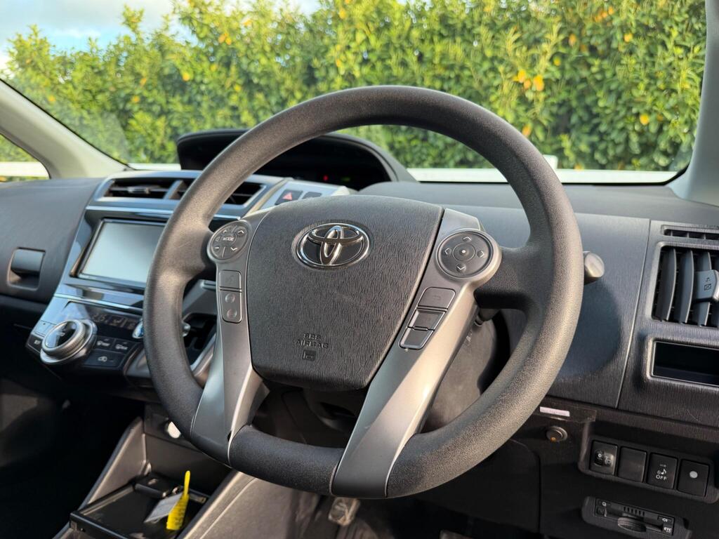 2015 Toyota Prius+ thumbnail 24