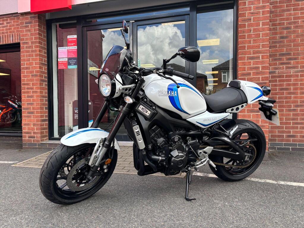 Yamaha XSR900