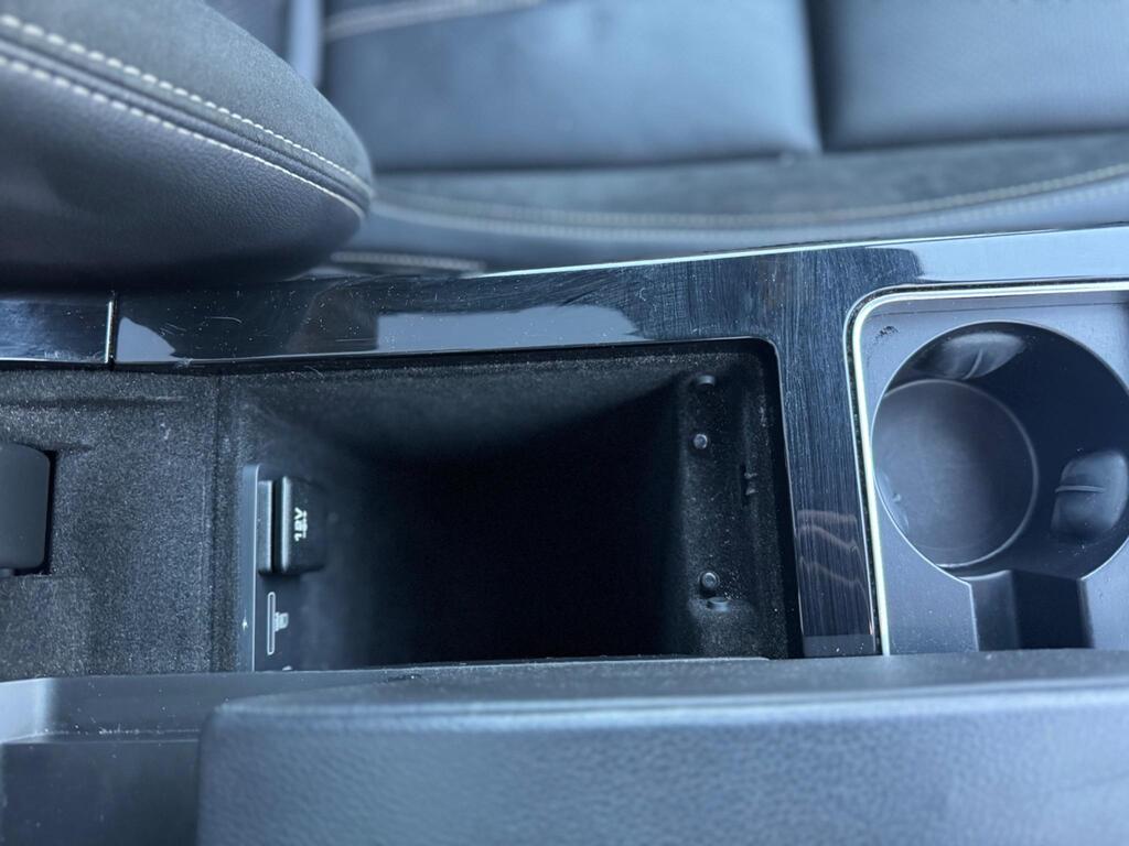 Land Rover Range Rover Velar 2.0 D240 R-Dynamic S Auto 4WD Euro 6 (s/s) 5dr thumbnail 34