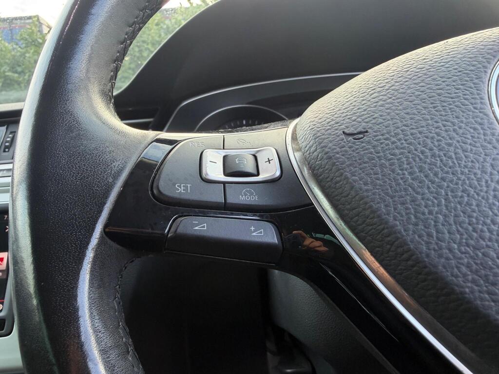 2016 Volkswagen Passat thumbnail 20