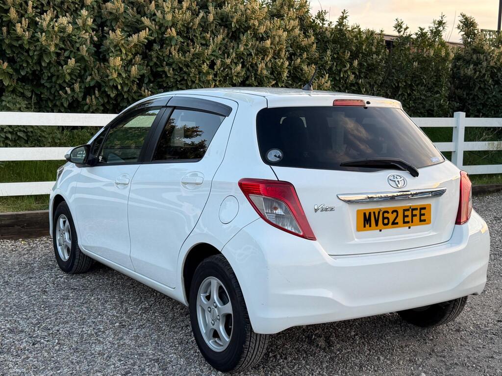 2012 Toyota Yaris thumbnail 5