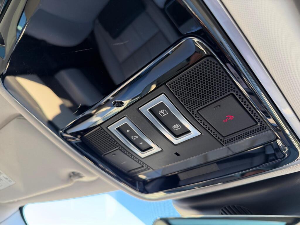 2017 Land Rover Range Rover Velar thumbnail 38