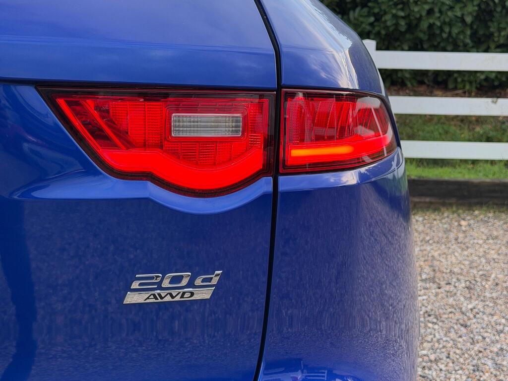 Jaguar F-PACE 2.0 D180 R-Sport Auto AWD Euro 6 (s/s) 5dr thumbnail 37