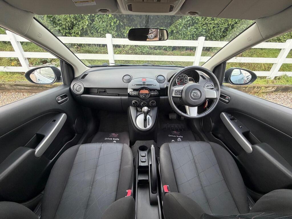 2012 Mazda Mazda2 thumbnail 2