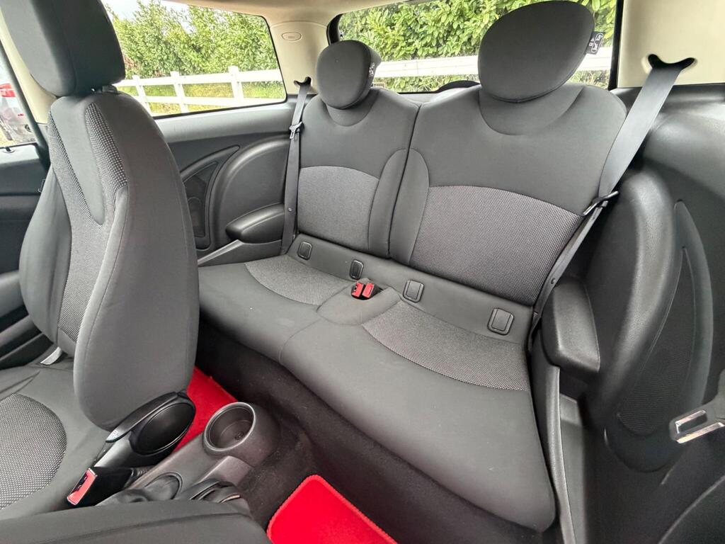 2011 MINI Hatch thumbnail 19