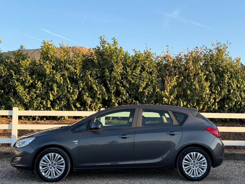 2011 Vauxhall Astra thumbnail 10