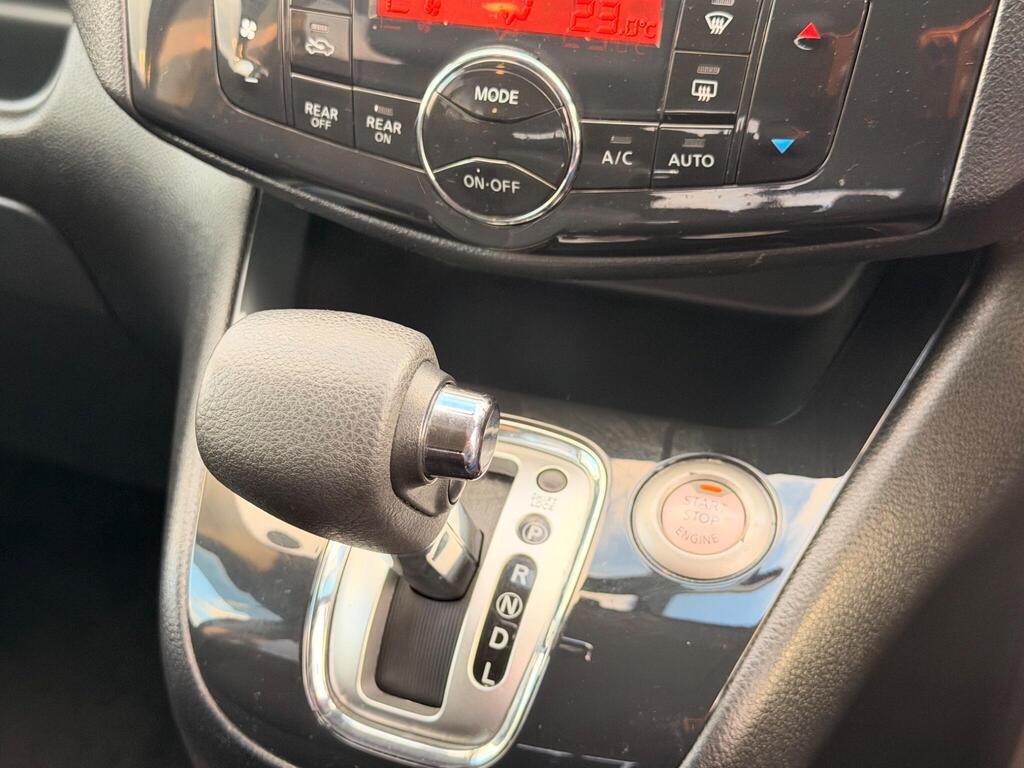 2013 Nissan Serena thumbnail 23