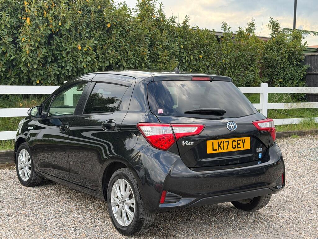 2017 Toyota Yaris thumbnail 8