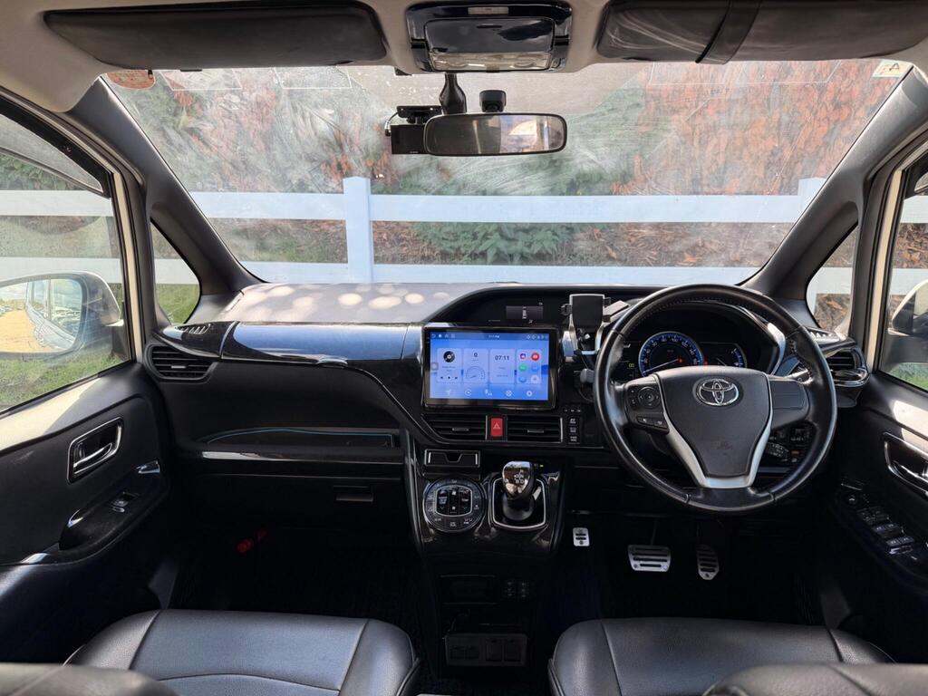 2014 Toyota Voxy thumbnail 2