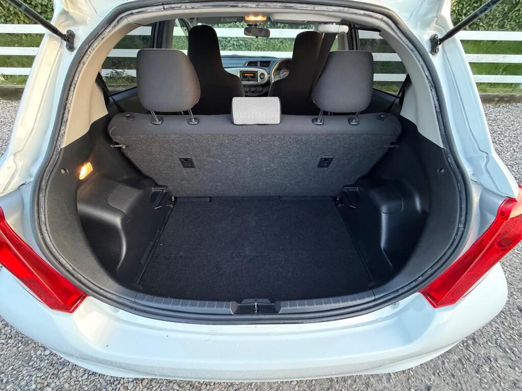 2012 Toyota Yaris thumbnail 24