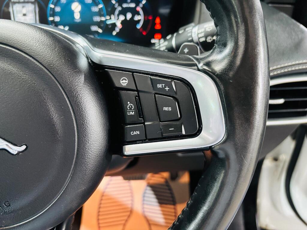 2016 Jaguar F-Pace thumbnail 21