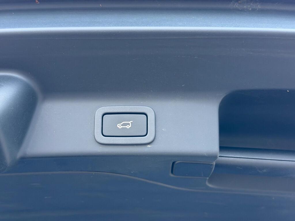 Jaguar F-PACE 2.0 D180 R-Sport Auto AWD Euro 6 (s/s) 5dr thumbnail 42