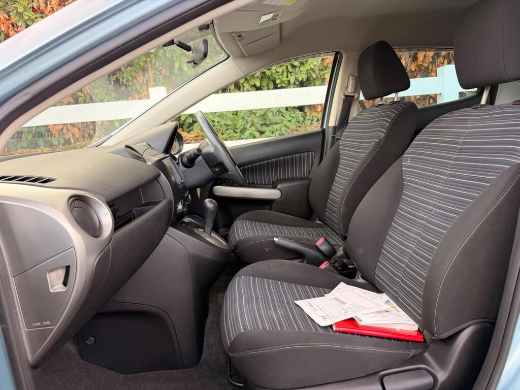 2011 Mazda Mazda2 thumbnail 35