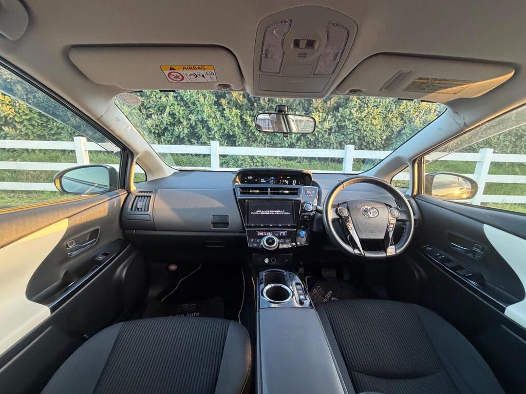 2016 Toyota Prius+ thumbnail 15