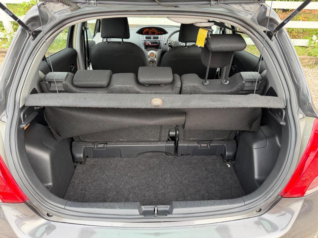 2011 Toyota Yaris thumbnail 23
