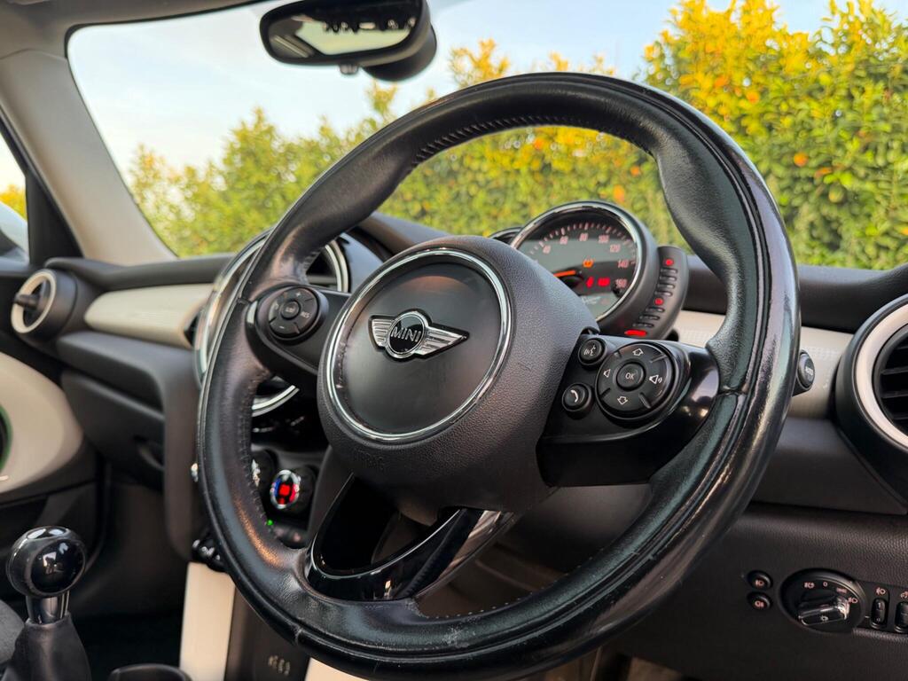 2015 MINI Hatch thumbnail 30