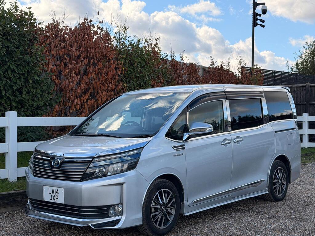 2014 Toyota Voxy thumbnail 6