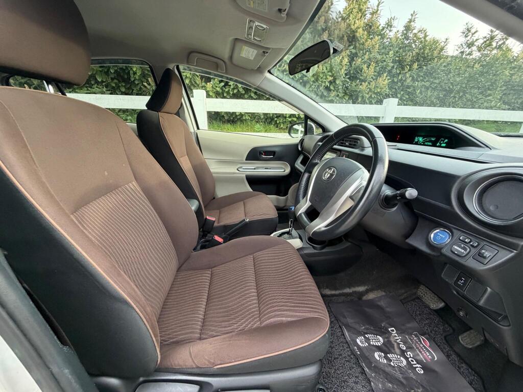 2012 Toyota Aqua thumbnail 19