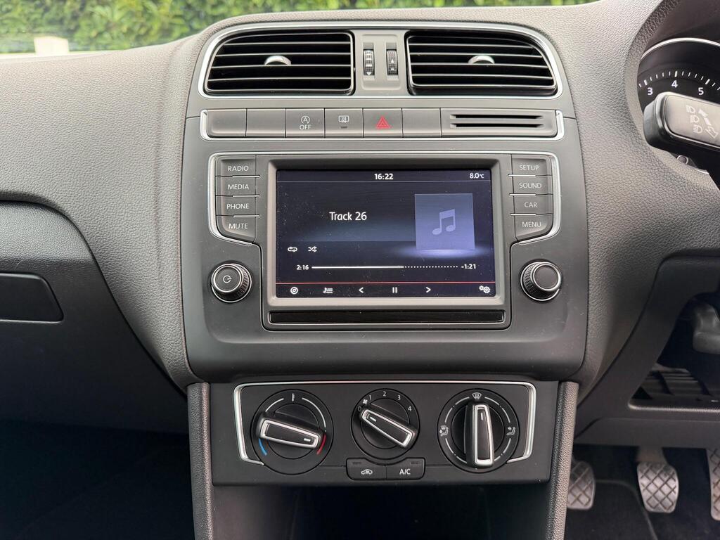 2015 Volkswagen Polo thumbnail 31